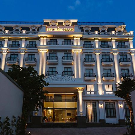 Phu Thang Grand Hotel Duc Hoa エクステリア 写真