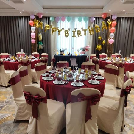 Phu Thang Grand Hotel Duc Hoa エクステリア 写真