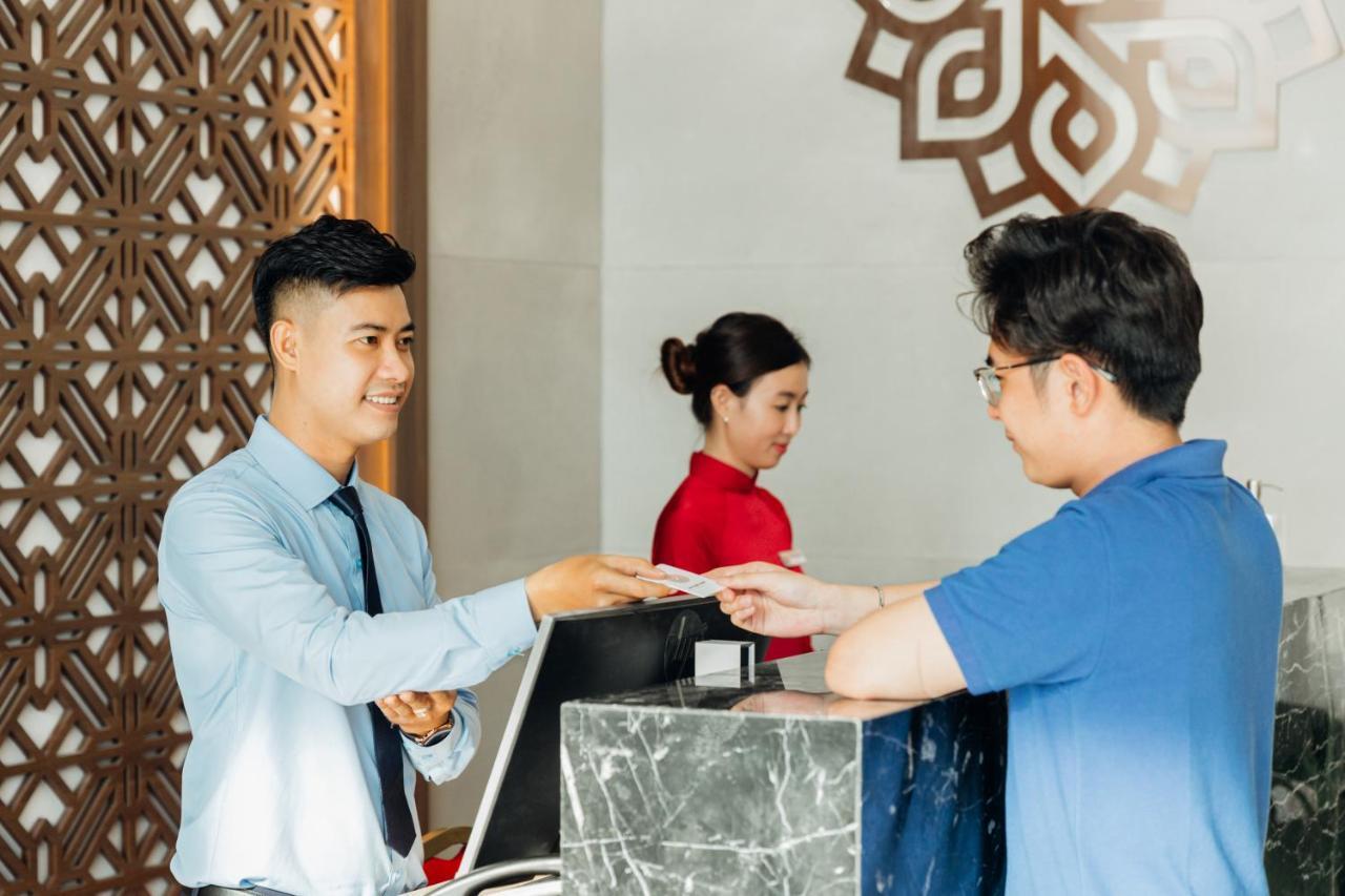 Phu Thang Grand Hotel Duc Hoa エクステリア 写真