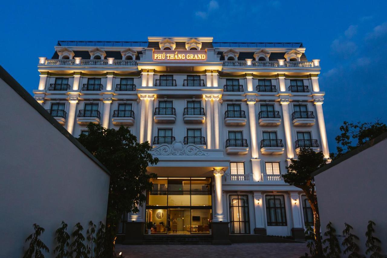 Phu Thang Grand Hotel Duc Hoa エクステリア 写真