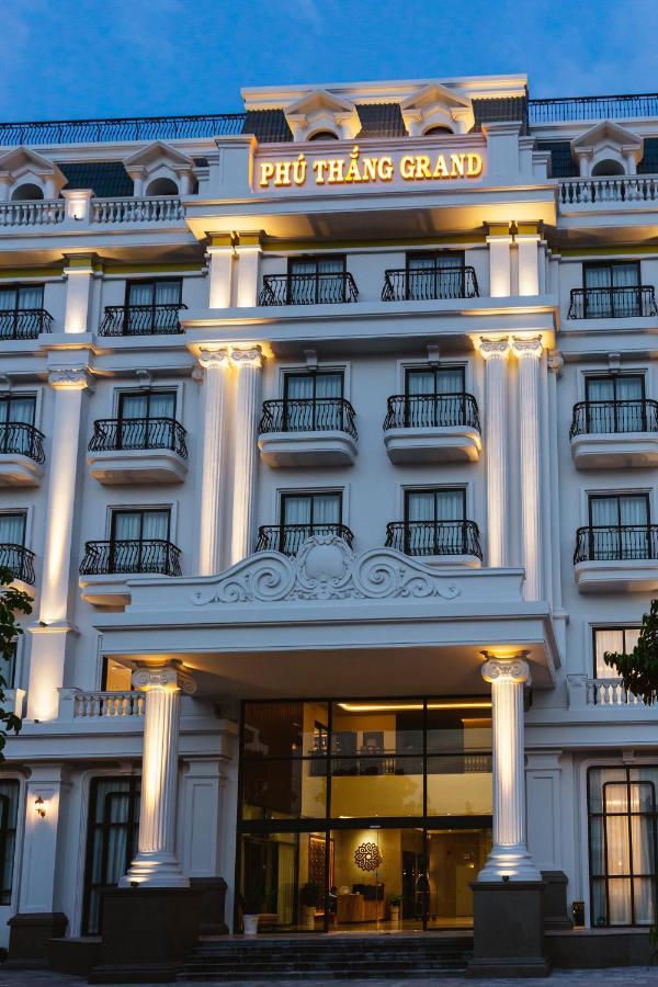 Phu Thang Grand Hotel Duc Hoa エクステリア 写真