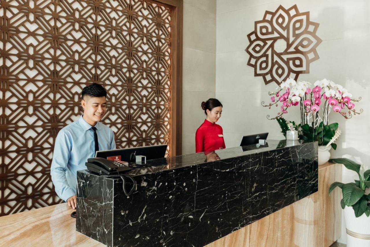 Phu Thang Grand Hotel Duc Hoa エクステリア 写真