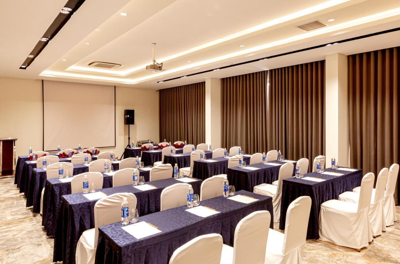 Phu Thang Grand Hotel Duc Hoa エクステリア 写真