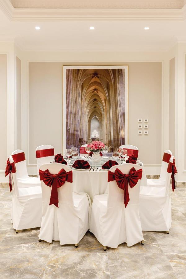 Phu Thang Grand Hotel Duc Hoa エクステリア 写真