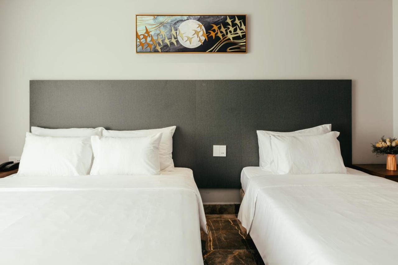 Phu Thang Grand Hotel Duc Hoa エクステリア 写真