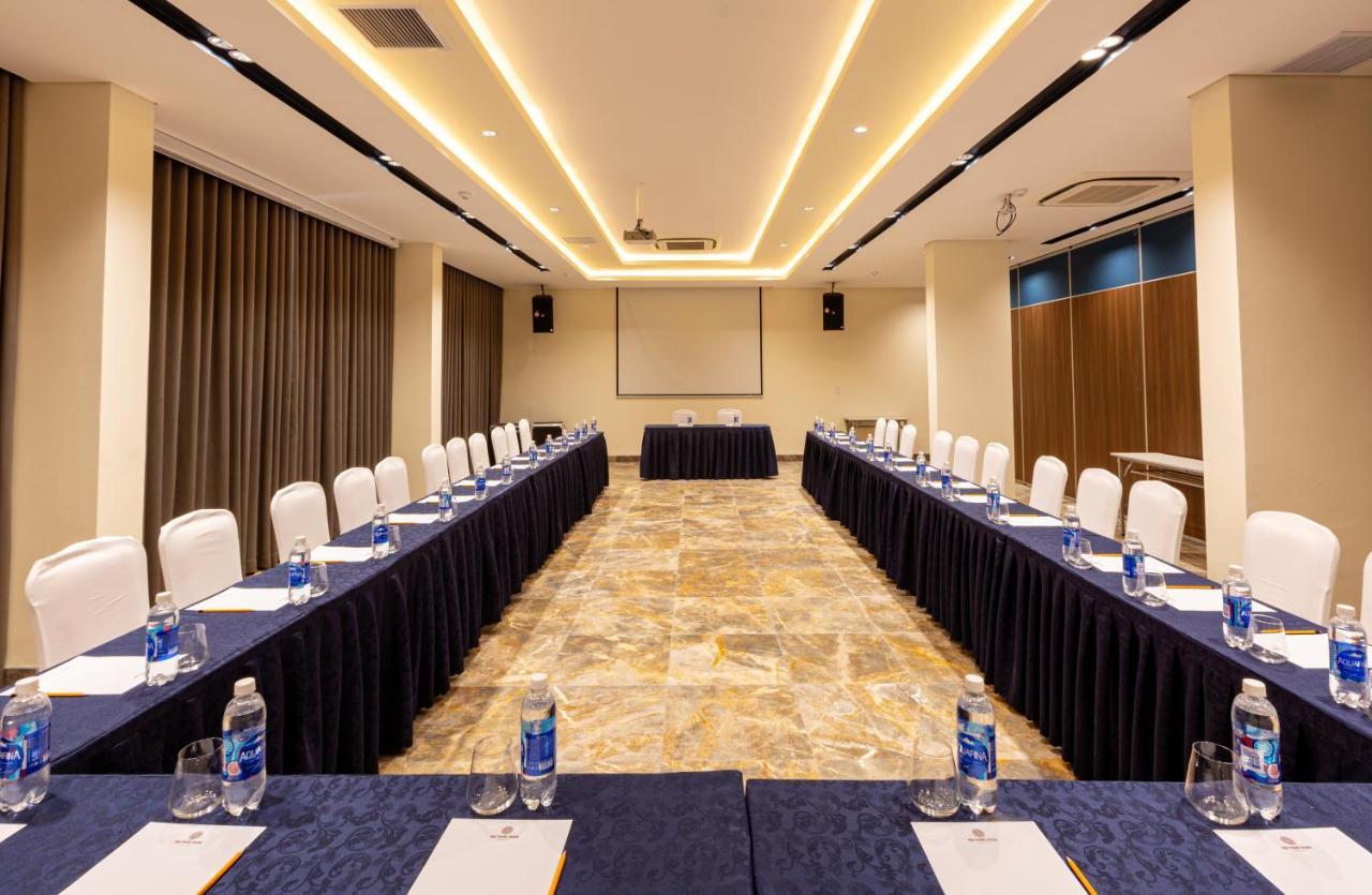 Phu Thang Grand Hotel Duc Hoa エクステリア 写真