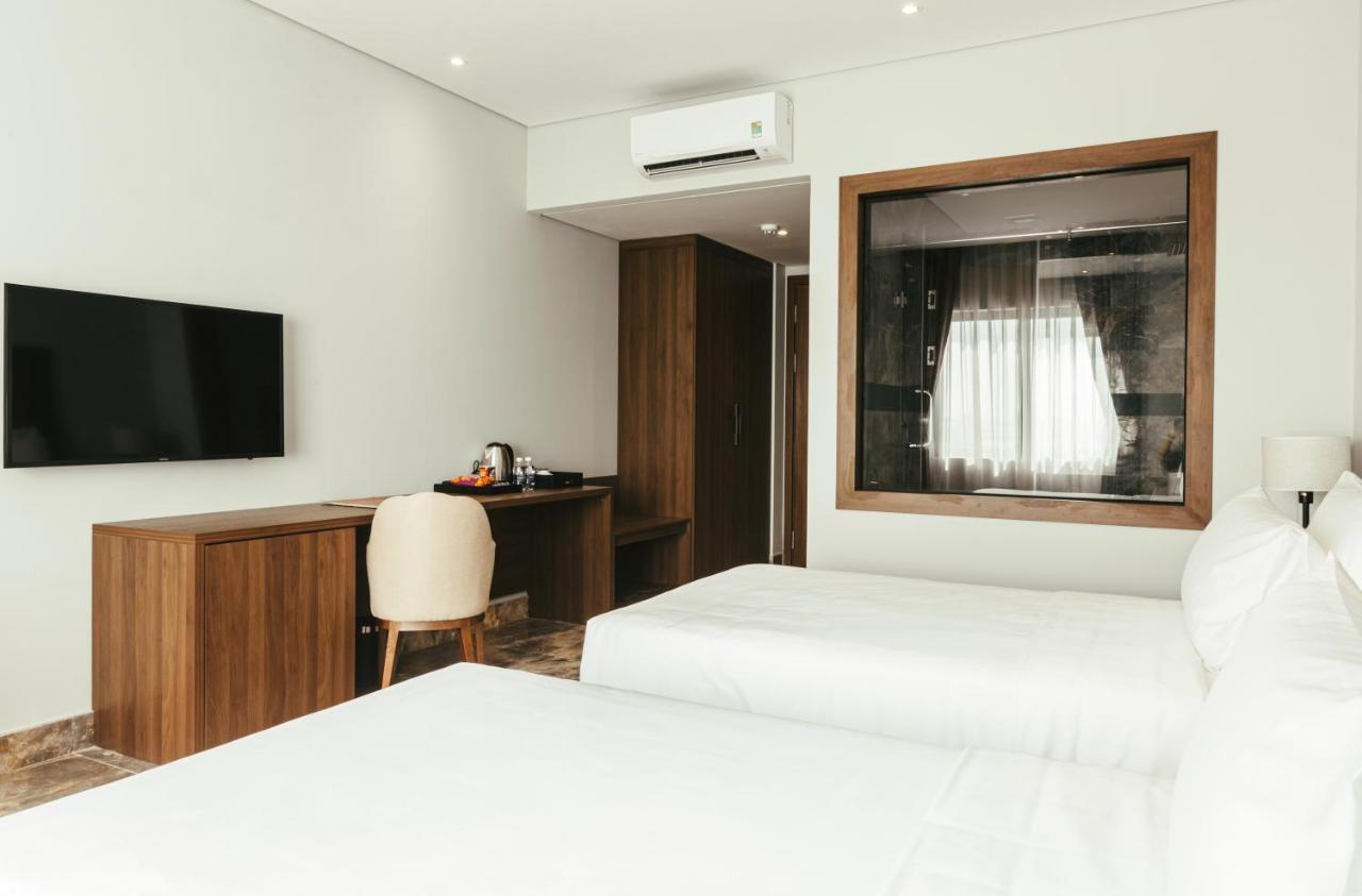 Phu Thang Grand Hotel Duc Hoa エクステリア 写真