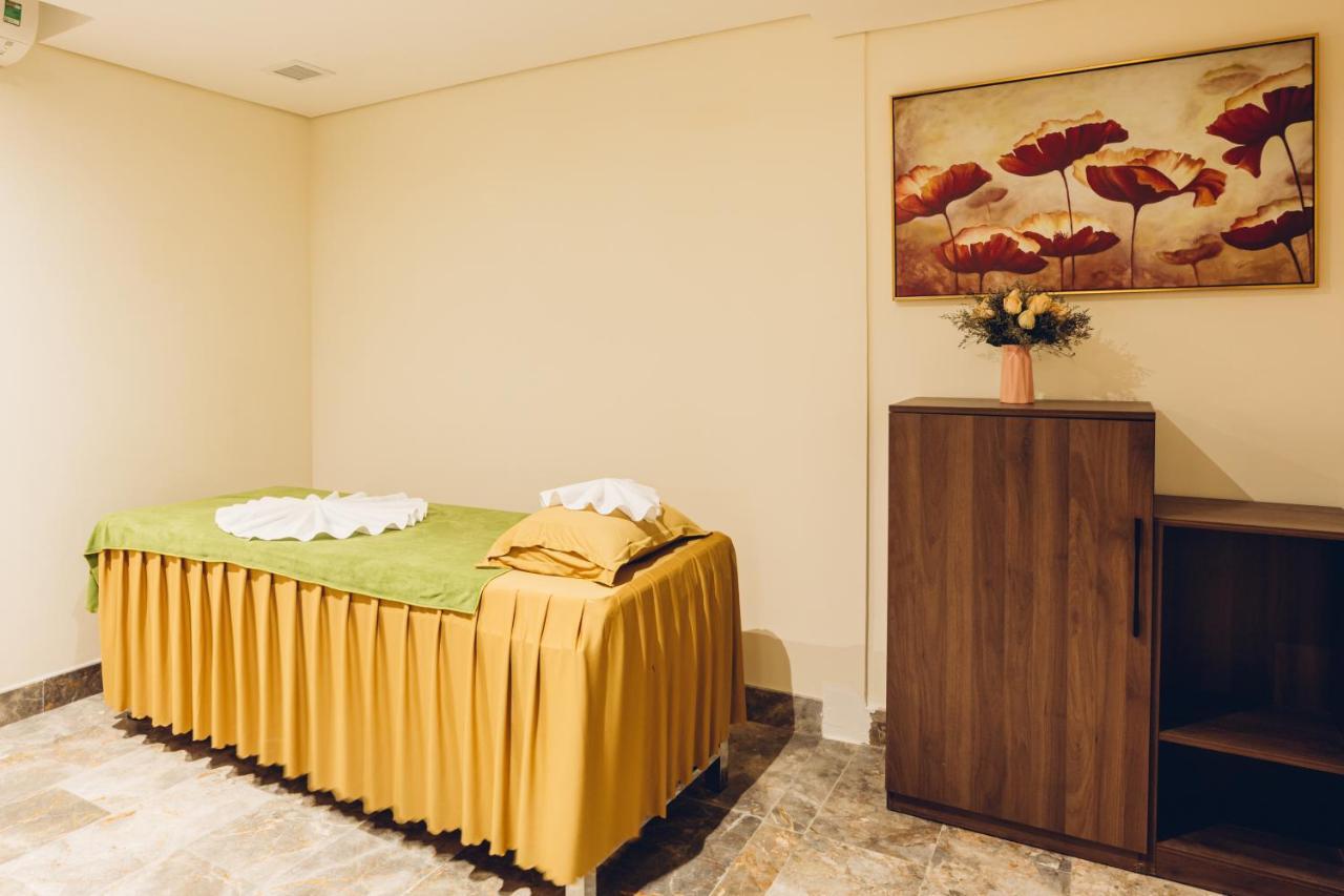 Phu Thang Grand Hotel Duc Hoa エクステリア 写真