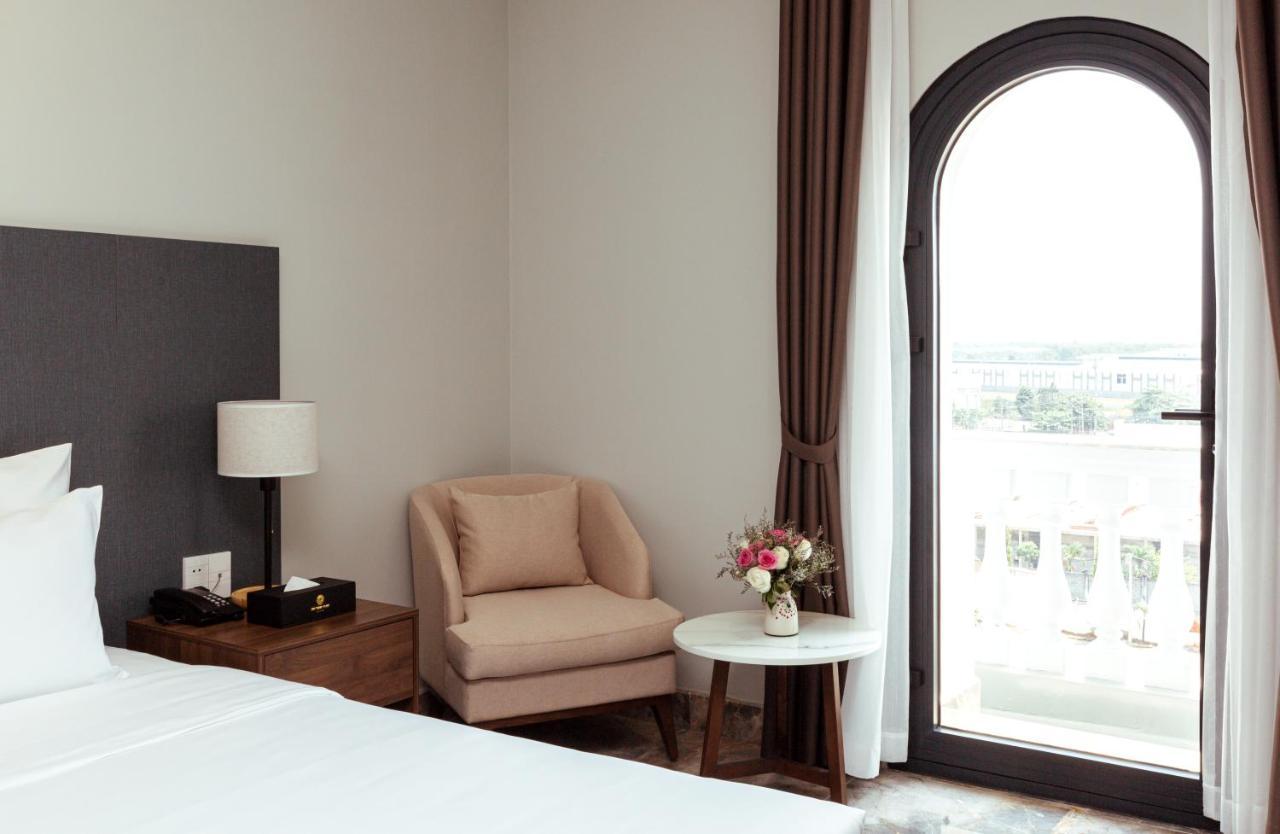 Phu Thang Grand Hotel Duc Hoa エクステリア 写真