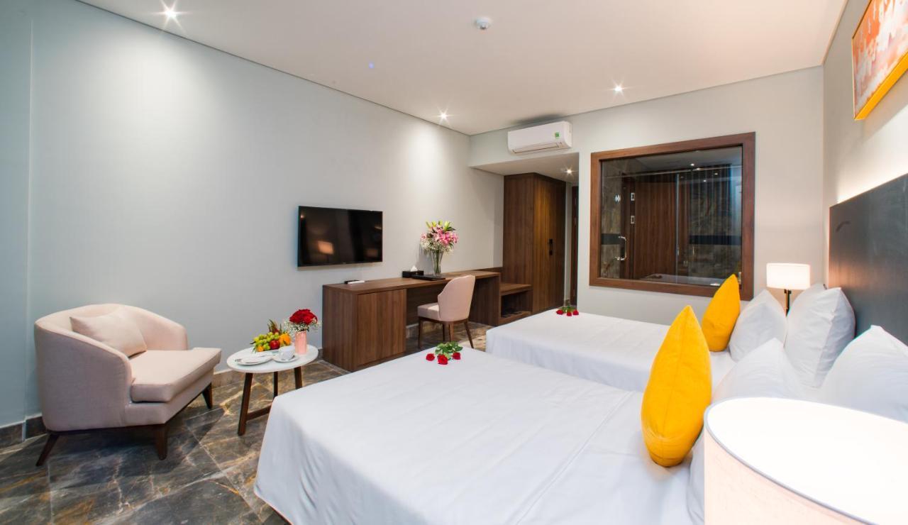 Phu Thang Grand Hotel Duc Hoa エクステリア 写真