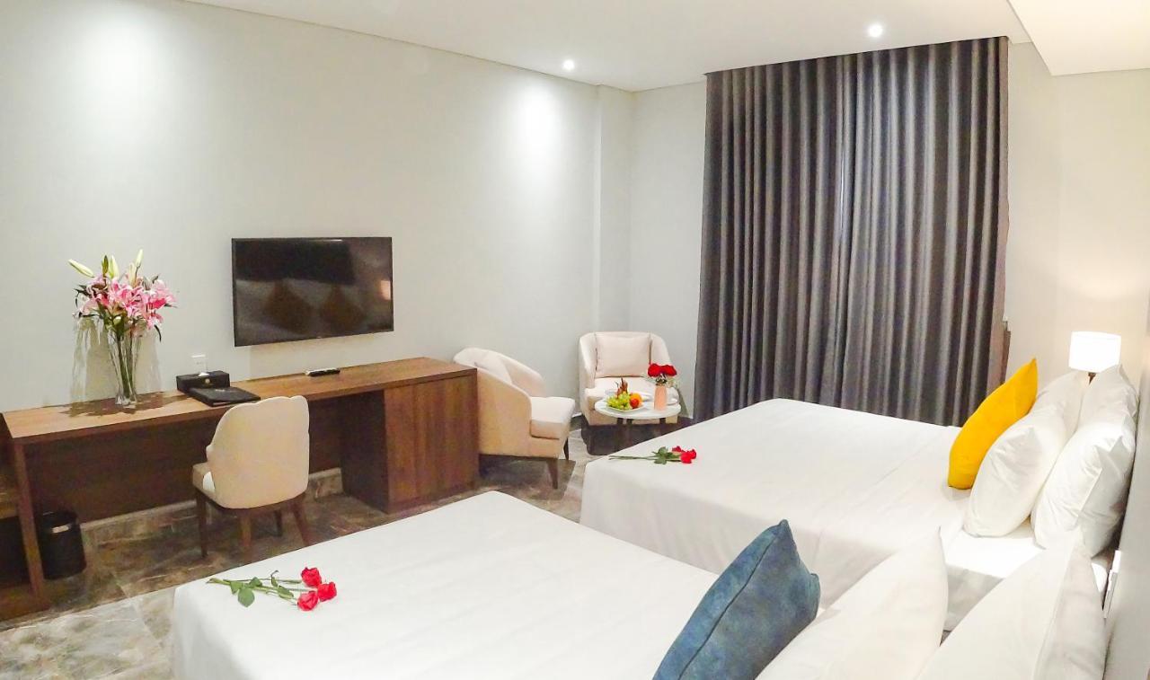 Phu Thang Grand Hotel Duc Hoa エクステリア 写真