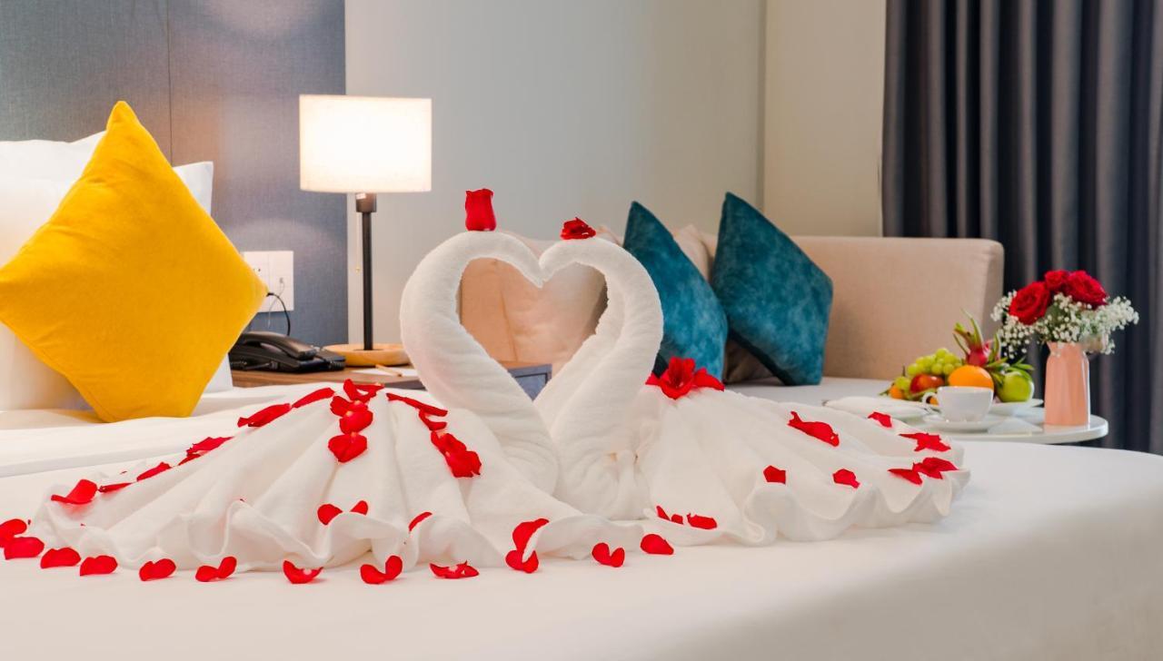 Phu Thang Grand Hotel Duc Hoa エクステリア 写真