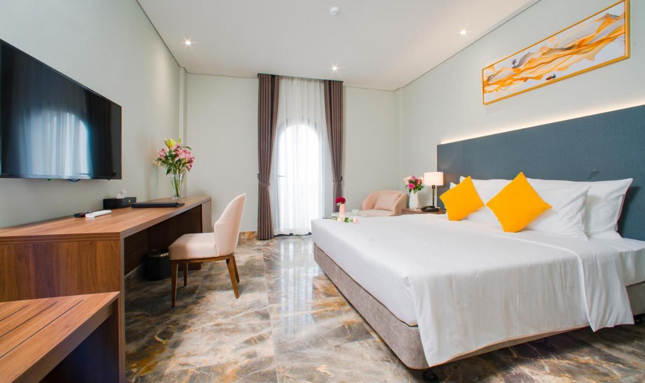 Phu Thang Grand Hotel Duc Hoa エクステリア 写真