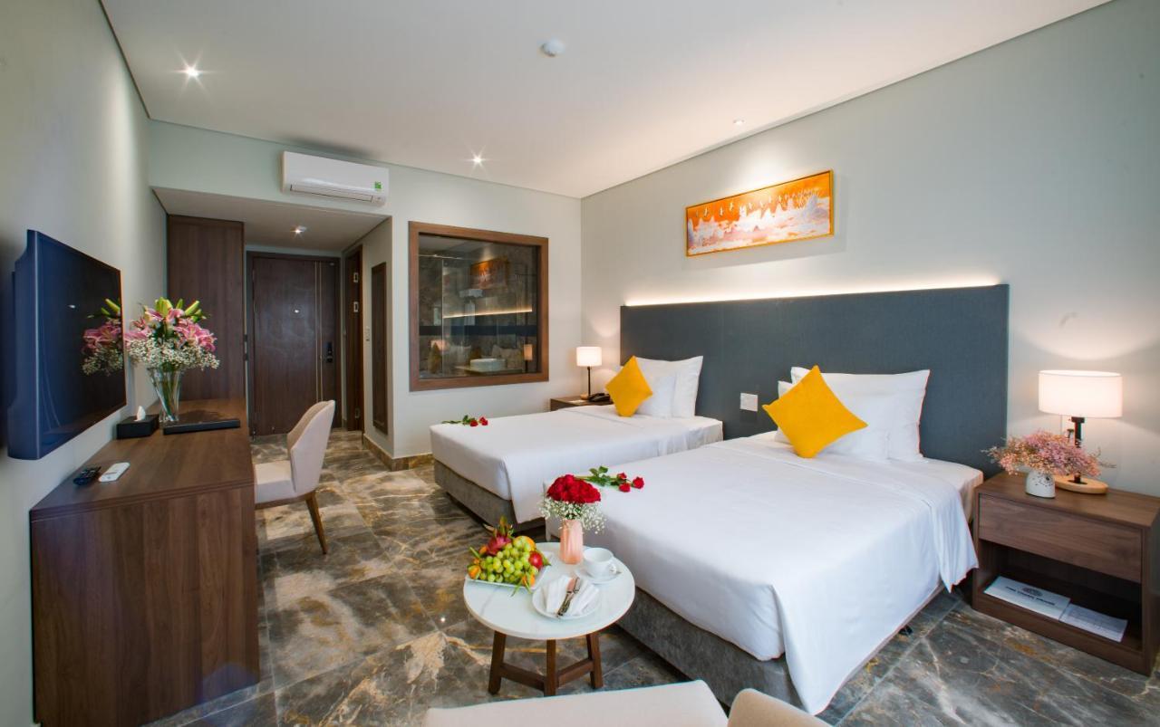 Phu Thang Grand Hotel Duc Hoa エクステリア 写真