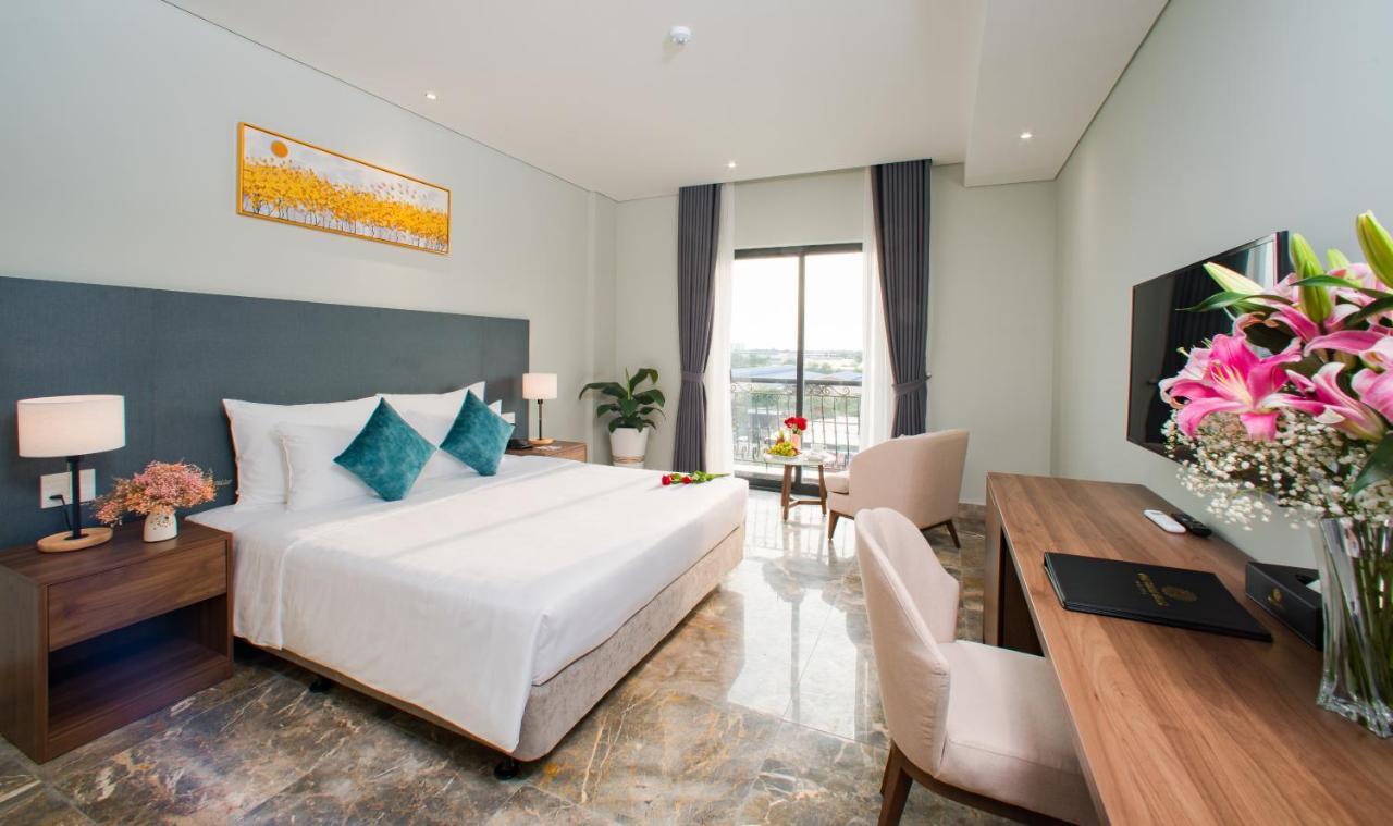 Phu Thang Grand Hotel Duc Hoa エクステリア 写真