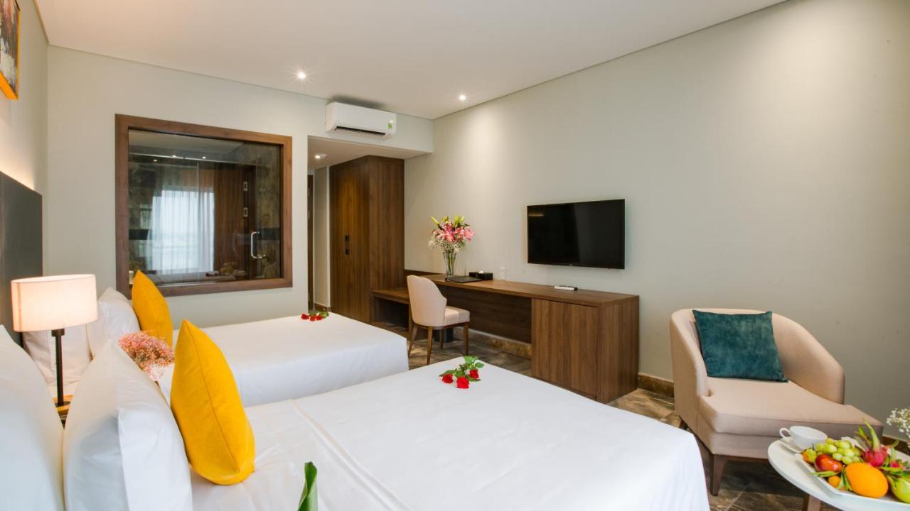 Phu Thang Grand Hotel Duc Hoa エクステリア 写真