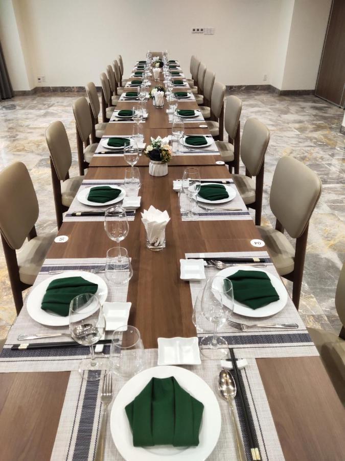 Phu Thang Grand Hotel Duc Hoa エクステリア 写真