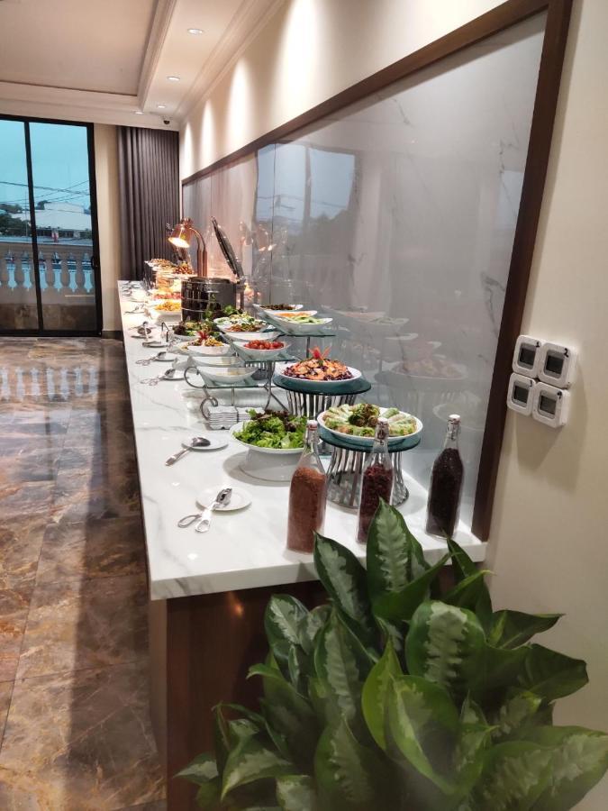 Phu Thang Grand Hotel Duc Hoa エクステリア 写真